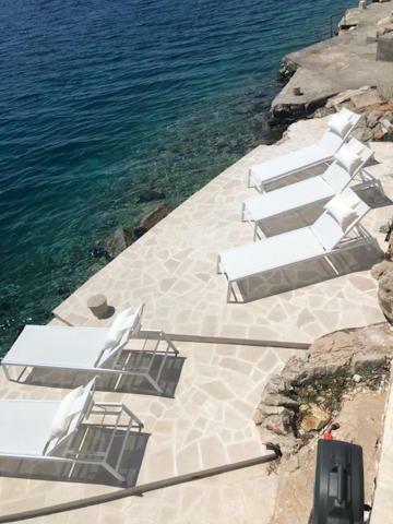 Villa Beline Direct Aan Zee, Verwarmd Zwembad En Sauna تريبانج كروشيتسا المظهر الخارجي الصورة